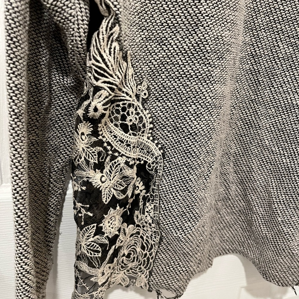Embroidered Sweater✨ - Picture 6 of 10